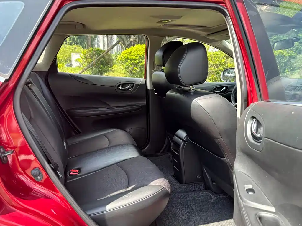 Nissan Tiida 2015 — фото 13