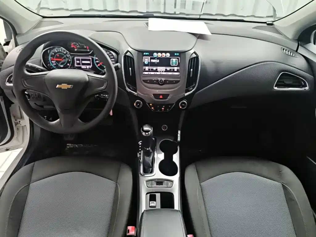 Chevrolet Cruze 2018 — фото 10