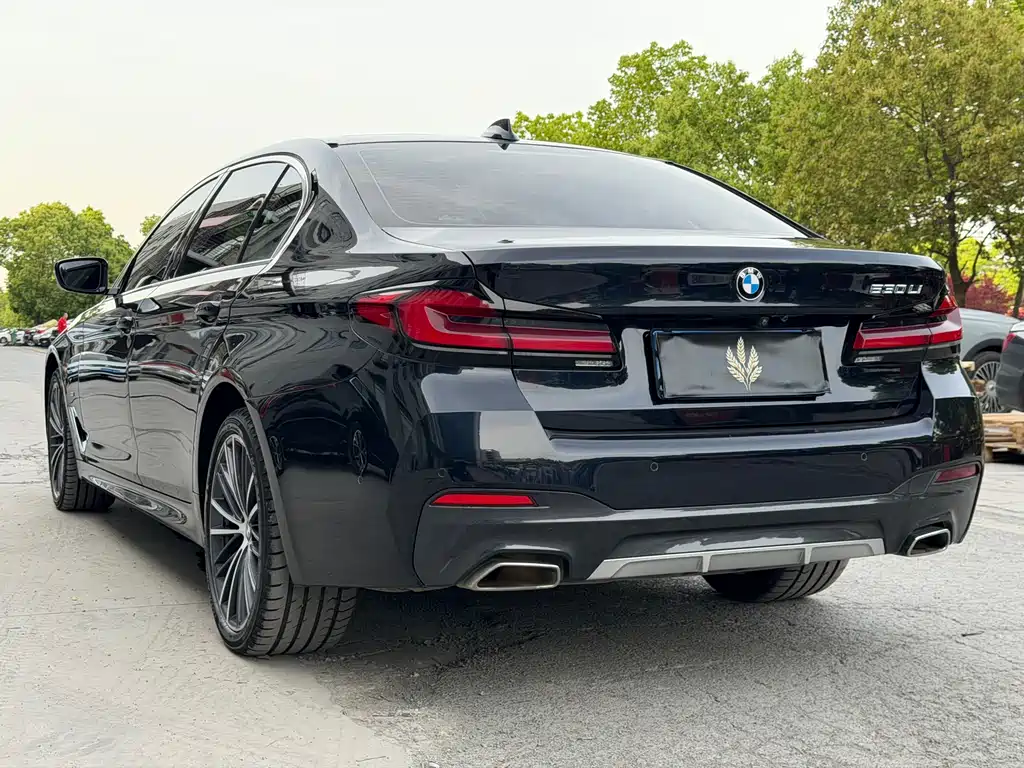 BMW 5 Series 2022 — фото 13