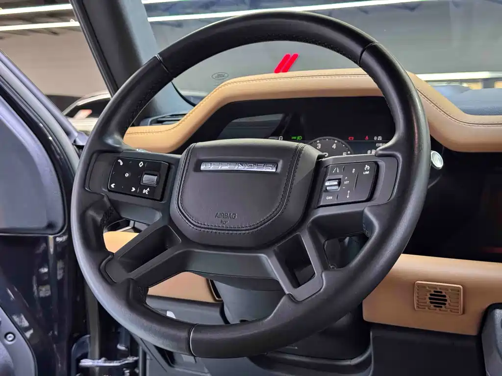 Land Rover Defender 2023 — фото 11