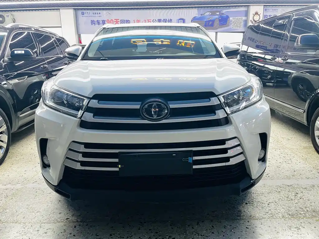 Toyota Highlander 2018 — фото 1