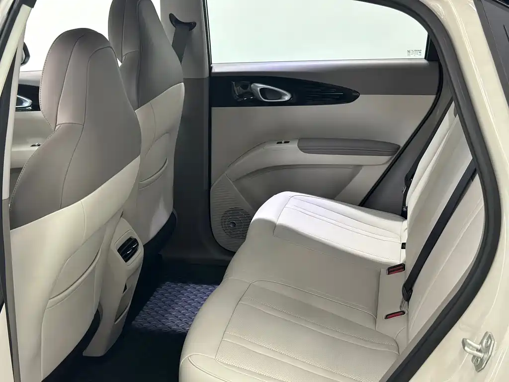 Geely Galaxy Starwish 2026 — фото 16
