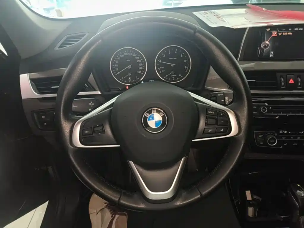 BMW X1 2017 — фото 11