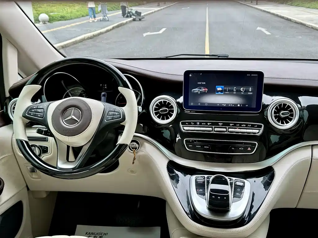 Mercedes-Benz V-Class 2020 — фото 7
