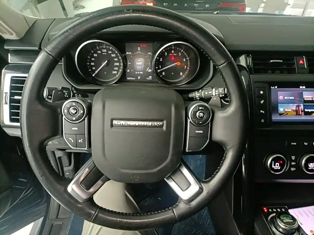 Land Rover Discovery 2017 — фото 11