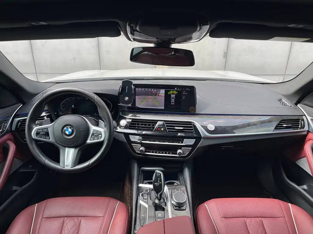 BMW 5 Series 2021 — фото 14