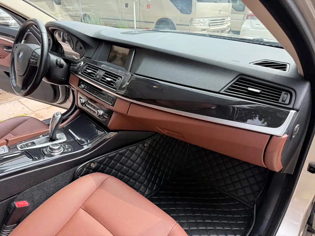 BMW 5 Series 2016 — фото 25