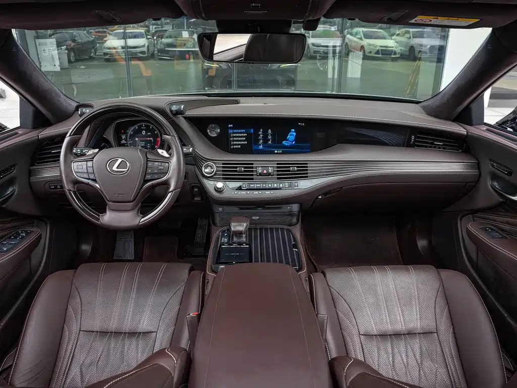 Lexus LS 2018 — фото 13