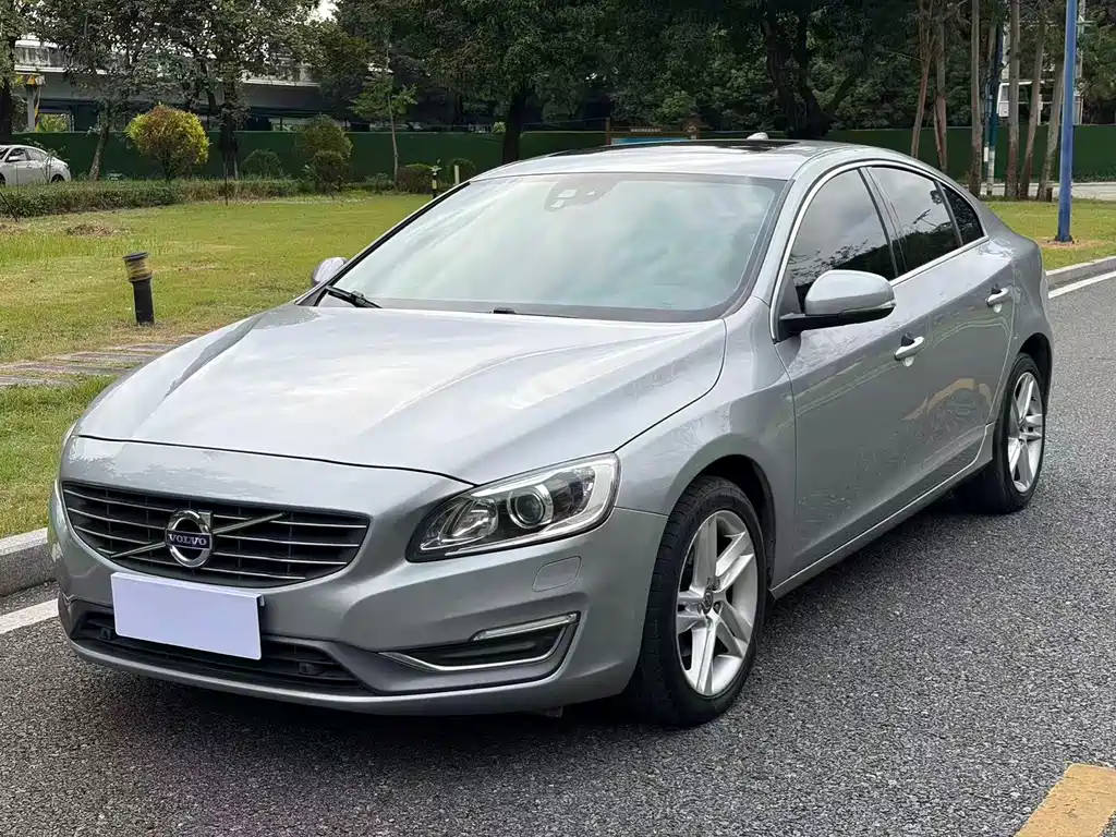 Volvo S60 2014 — фото 12