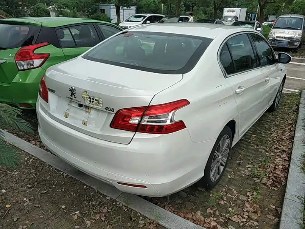 Peugeot 408 2016