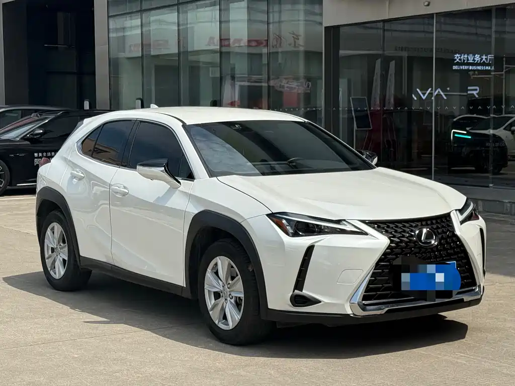 Lexus UX 2023