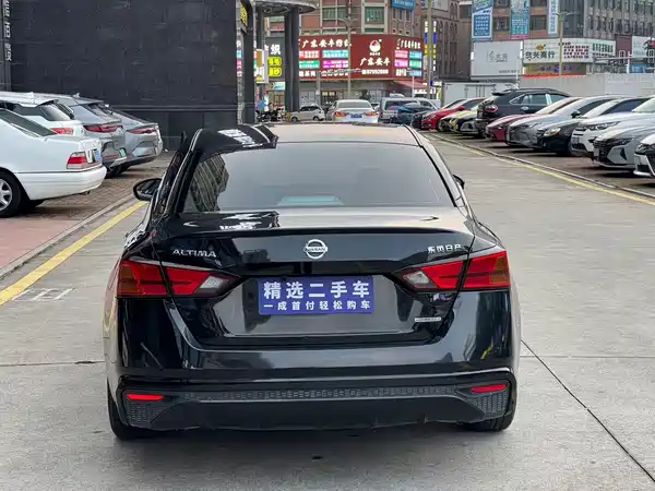 Nissan Teana 2022