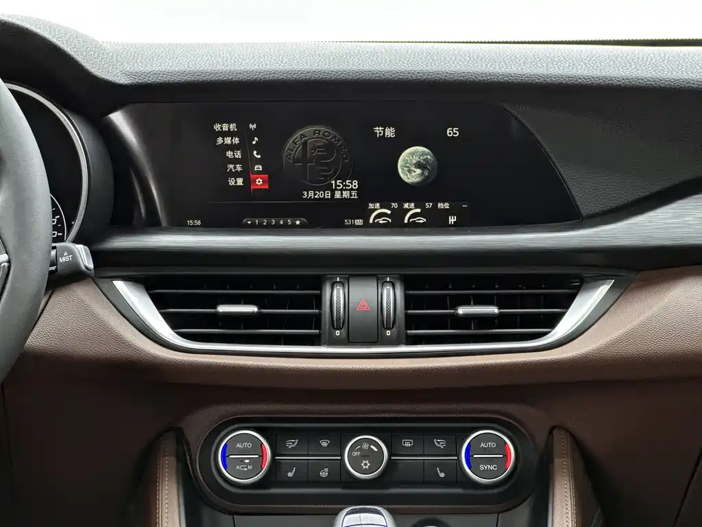 Alfa Romeo Stelvio 2019 — фото 13