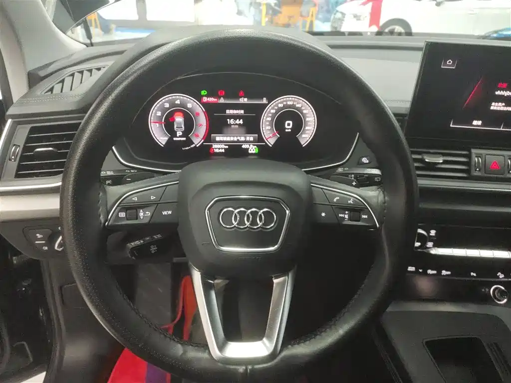 Audi Q5L 2023 — фото 11