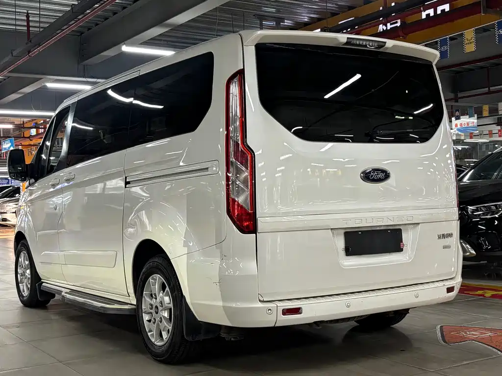 Ford Tourneo 2017 — фото 10