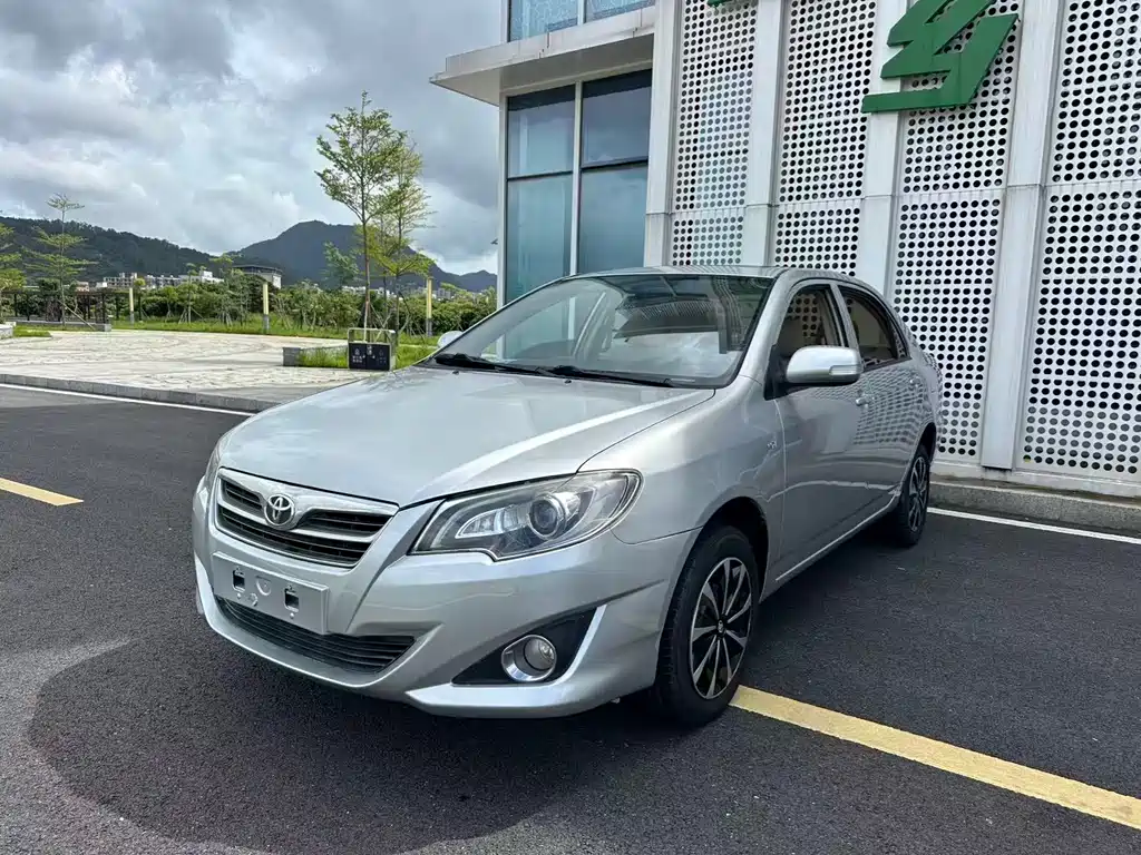 Toyota Corolla 2015 — фото 20