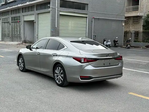 Lexus ES 2018
