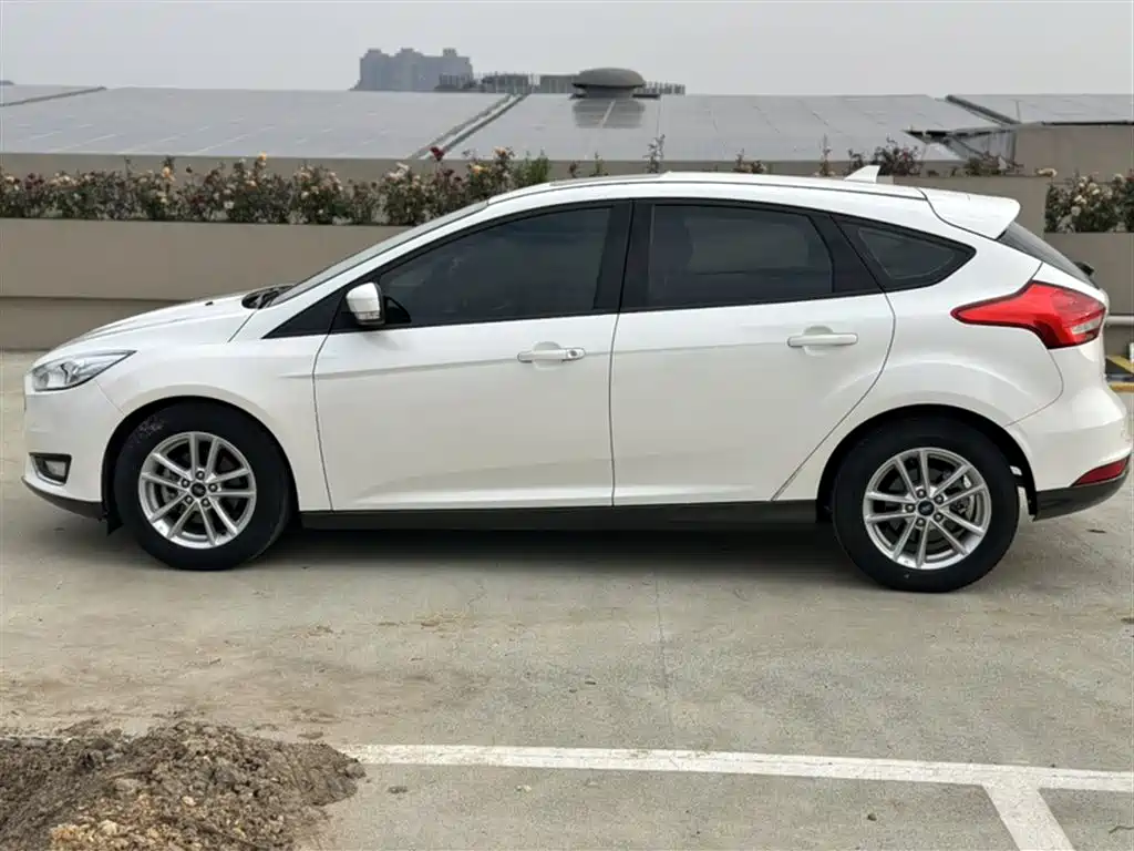 Ford Focus 2019 — фото 11