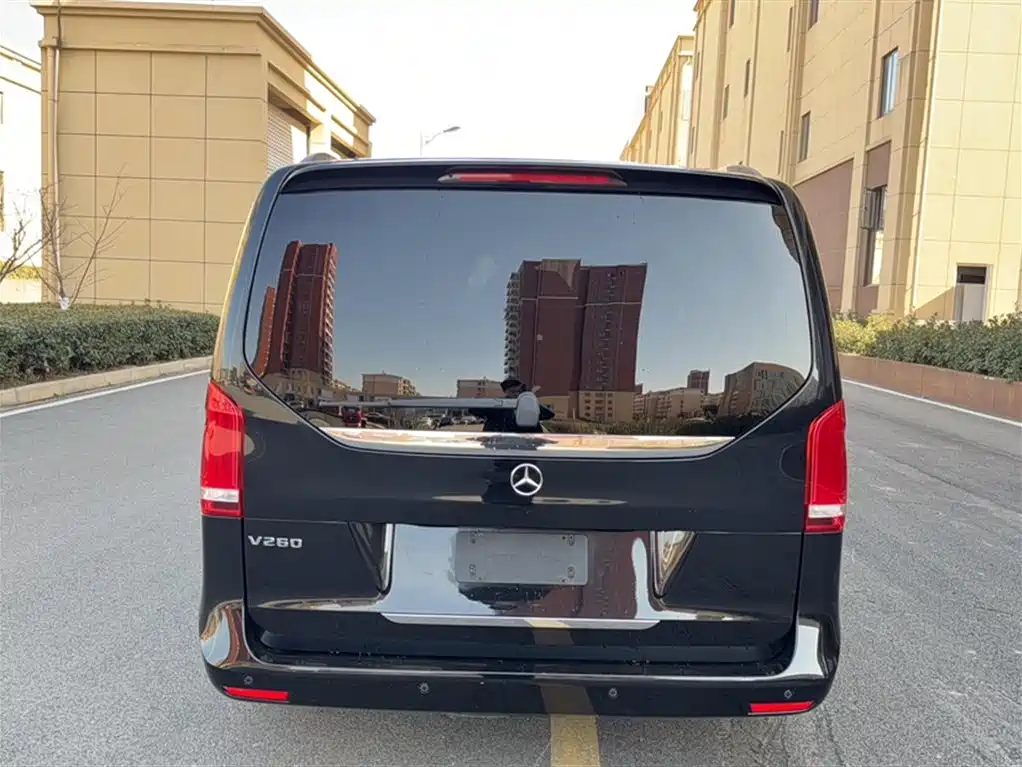 Mercedes-Benz V-Class 2020 — фото 23