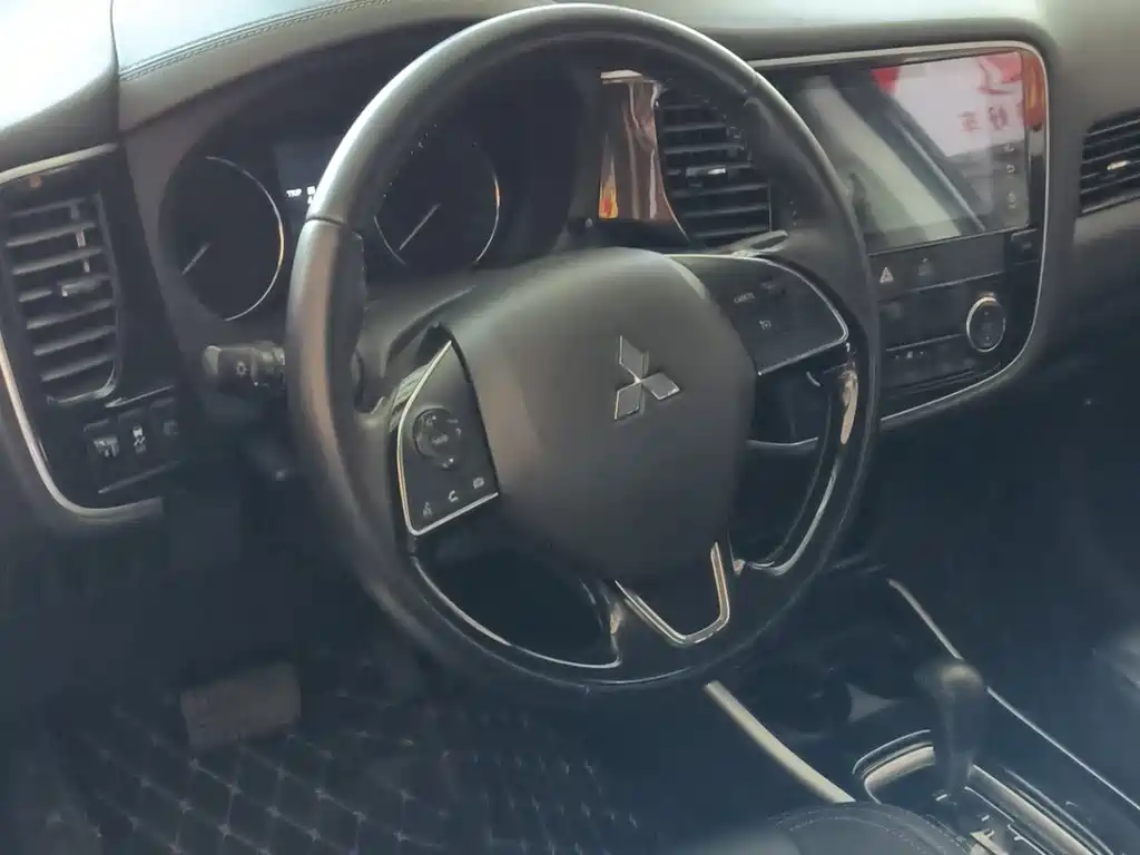 Mitsubishi Outlander 2019 — фото 14