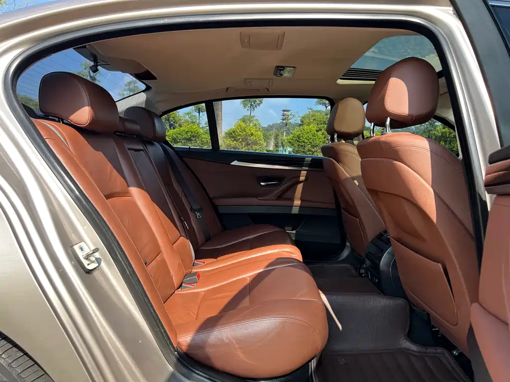 BMW 5 Series 2015 — фото 17