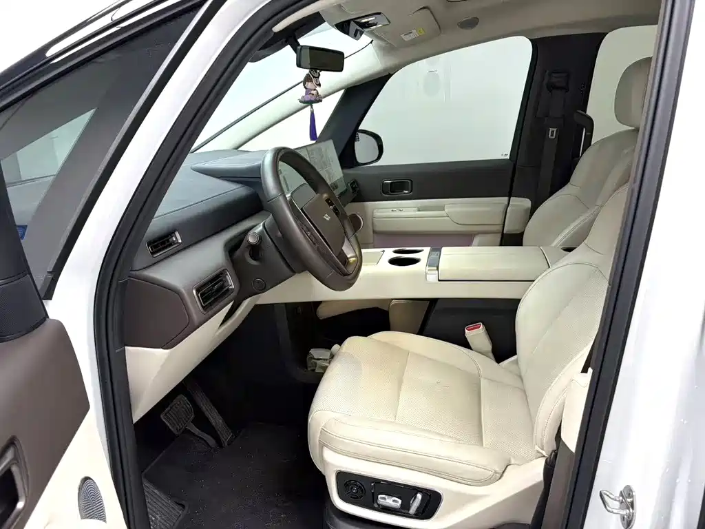 Li Auto Li MEGA 2025