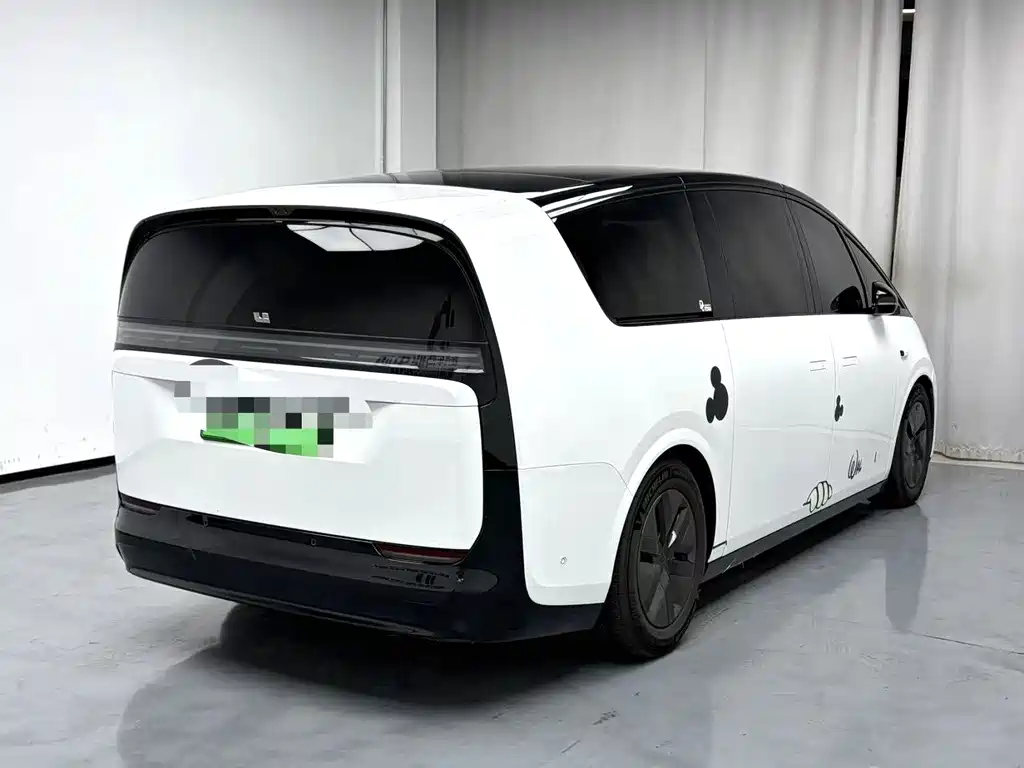 Li Auto Li MEGA 2025