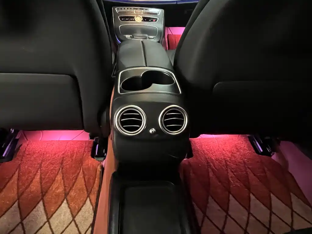 Mercedes-Benz E-Class 2020 — фото 19