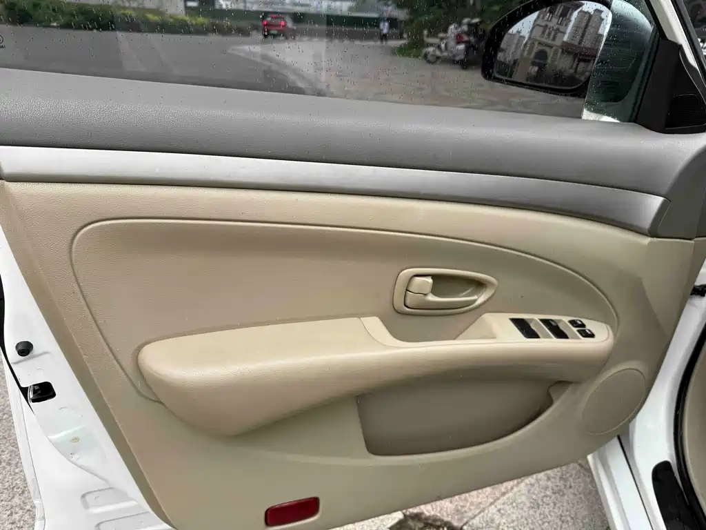Dongfeng E70 2022