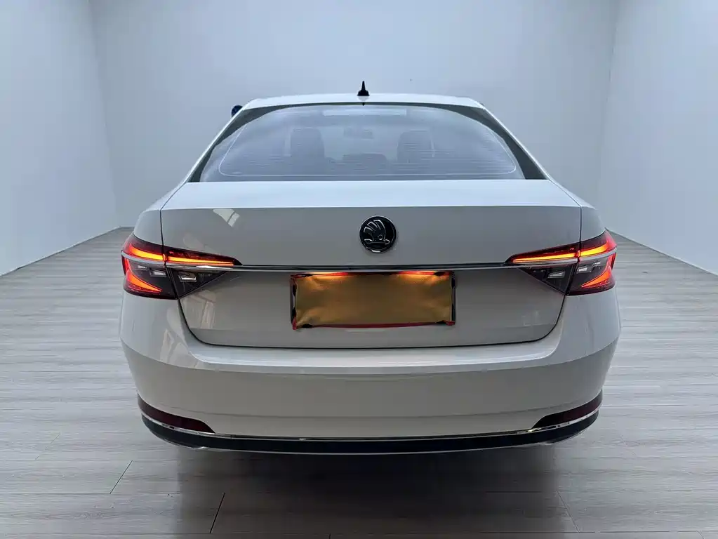 Skoda Superb 2022 — фото 21