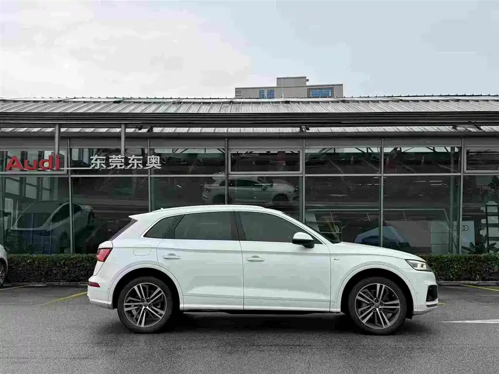 Audi Q5L 2020 — фото 3