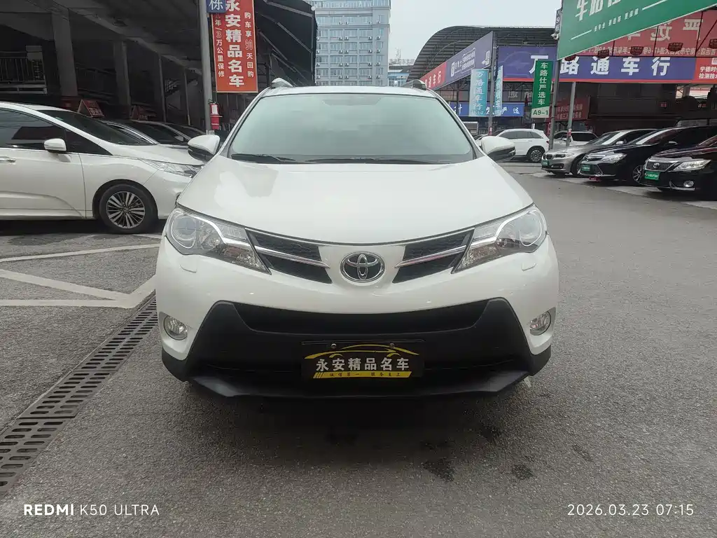 Toyota RAV4 2015 — фото 2