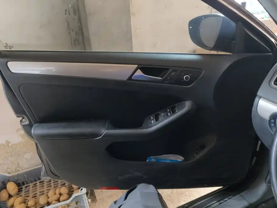 Volkswagen Sagitar 2015