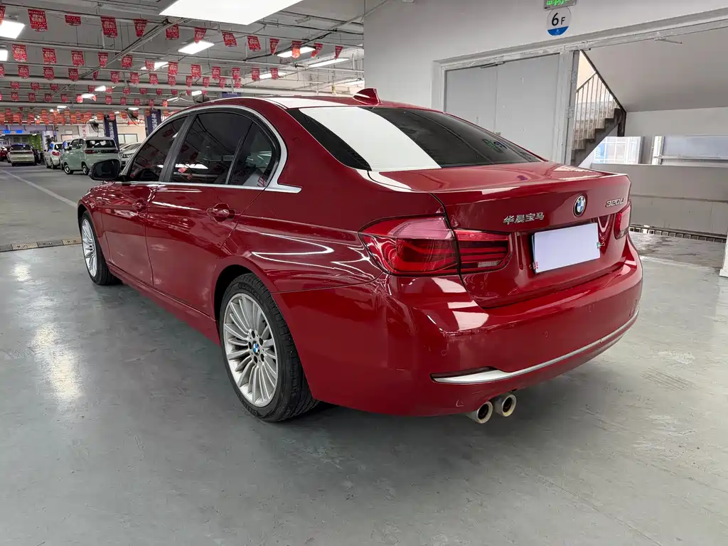 BMW 3 Series 2018 — фото 12