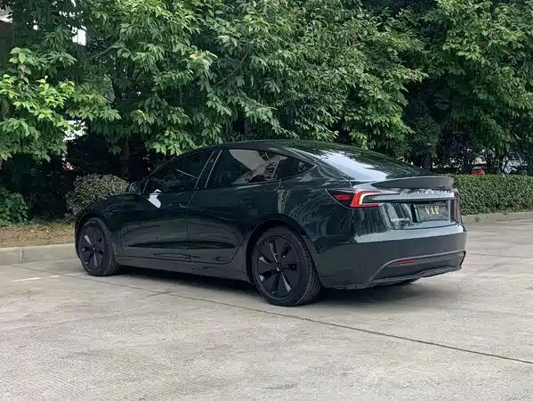Tesla Model 3 2025