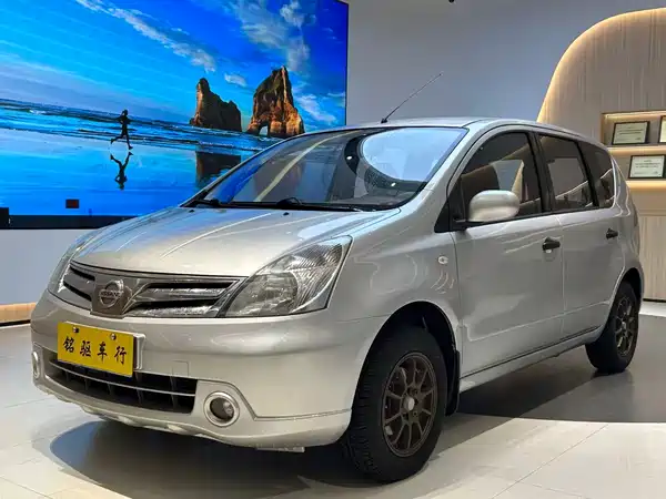 Nissan Livina 2013