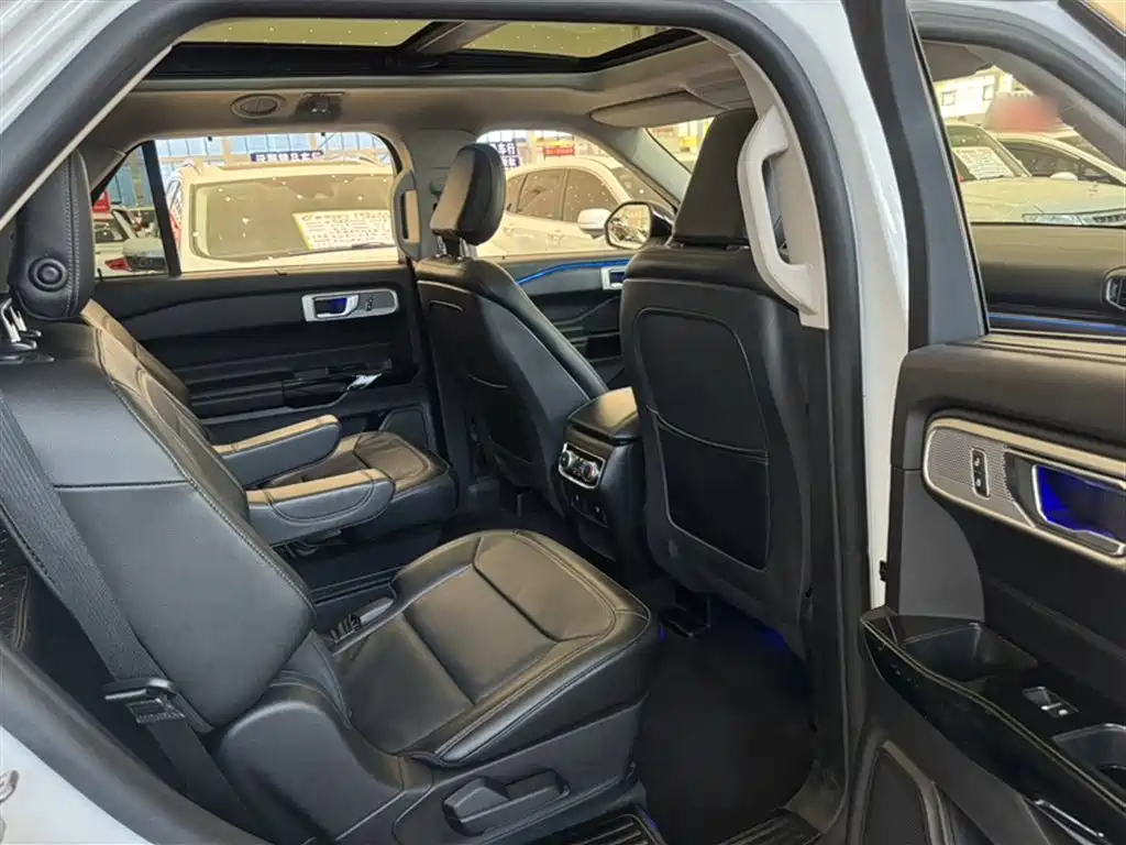 Ford Explorer 2021 — фото 19