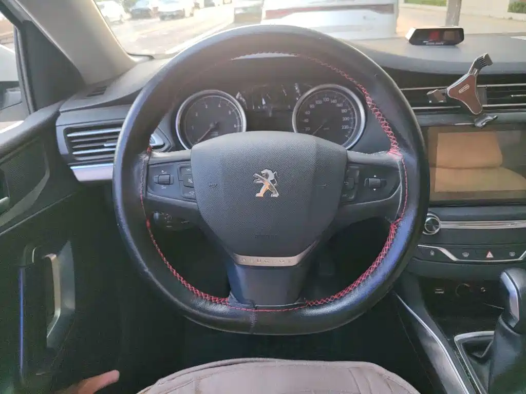 Peugeot 408 2016