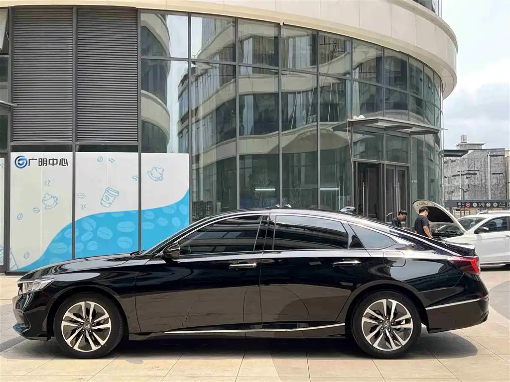 Honda Accord 2022 — фото 10