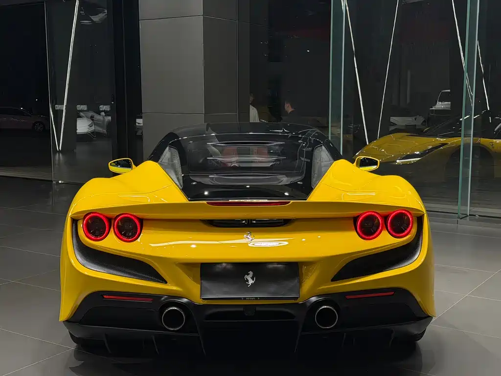 Ferrari F8 2022 — фото 3