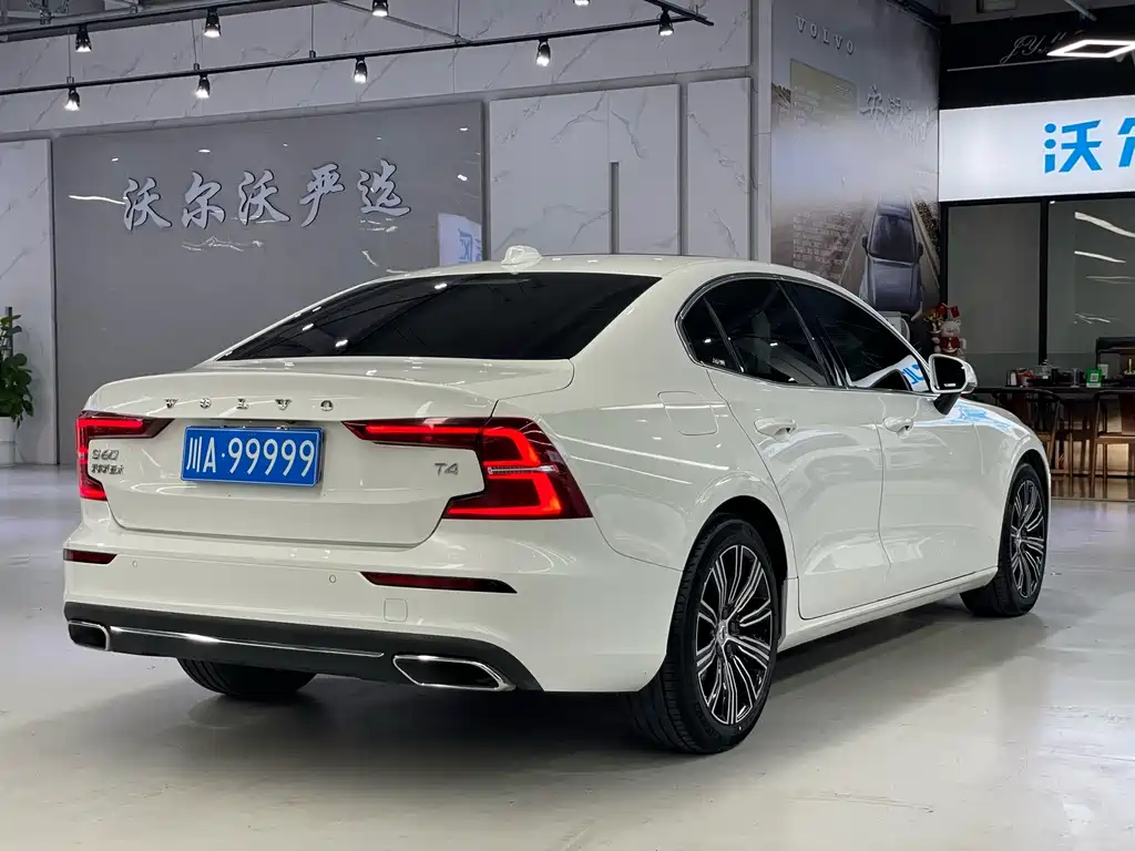 Volvo S60 2021 — фото 11