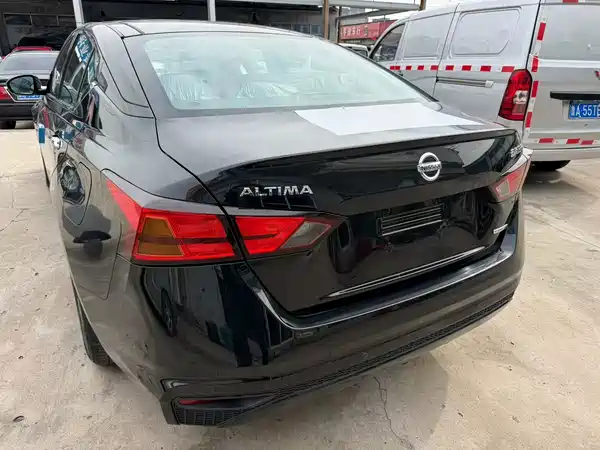 Nissan Teana 2026
