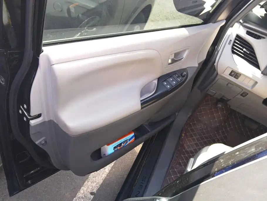 Toyota Sienna 2016