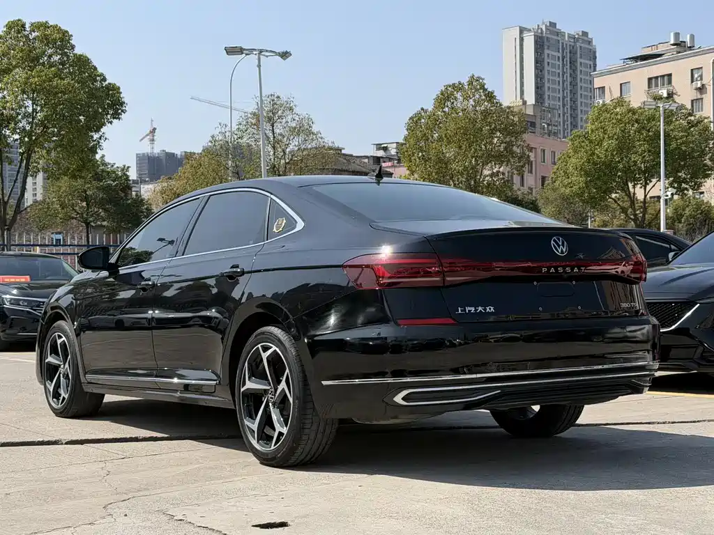 Volkswagen Passat 2023 — фото 4