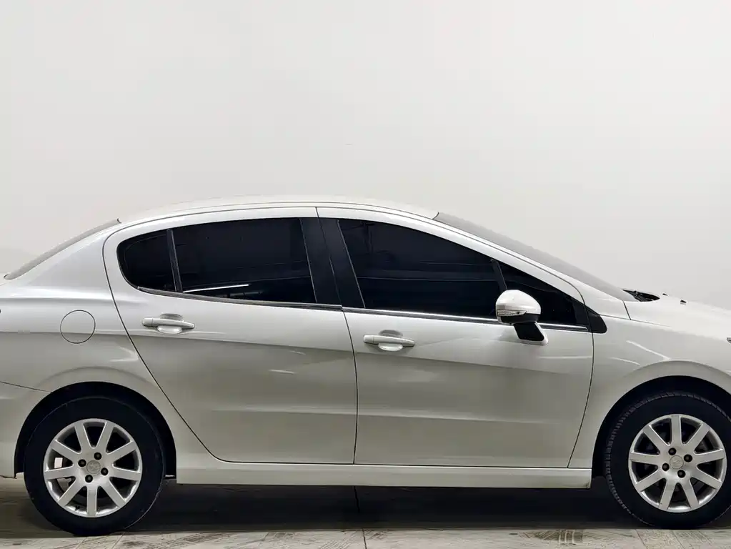 Peugeot 308 2016 — фото 8