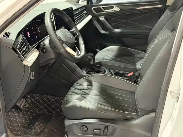 Volkswagen Tiguan L Plug-In Hybrid 2025
