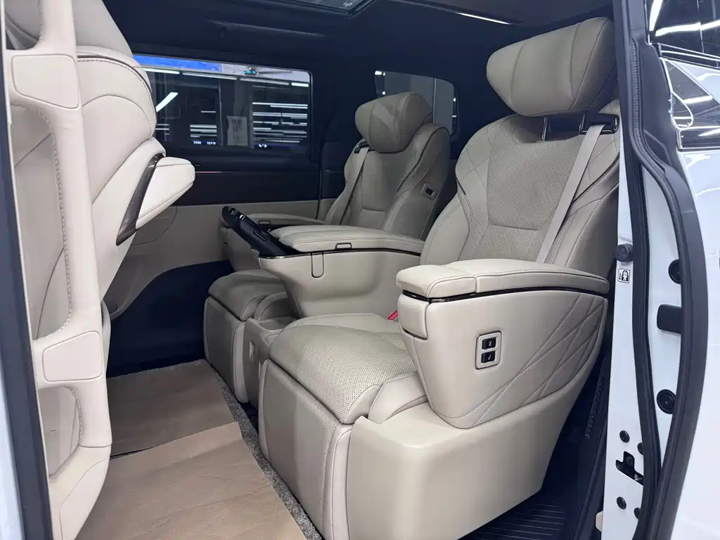 Toyota Alphard 2023 — фото 8