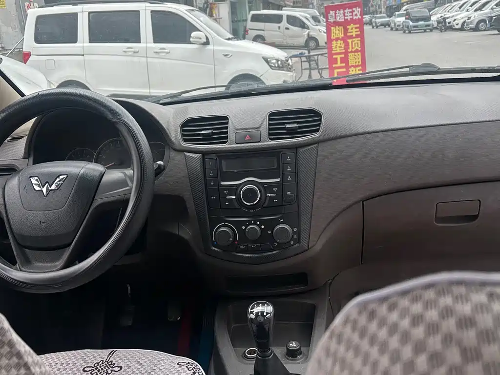 Wuling Hongguang 2015 — фото 4