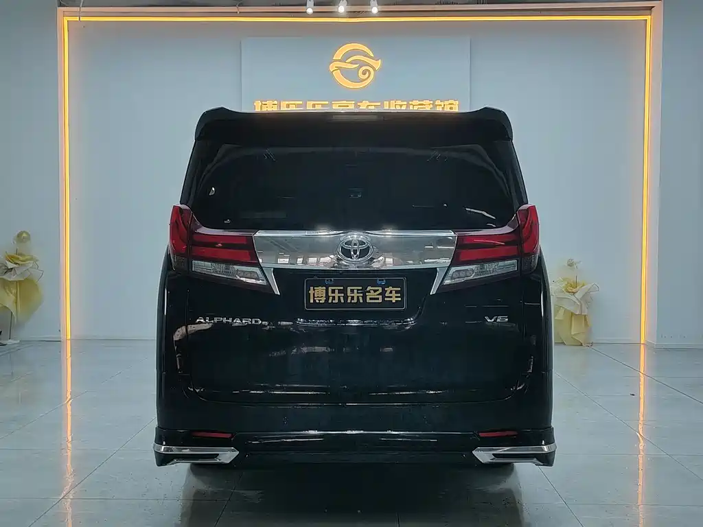 Toyota Alphard 2018 — фото 19