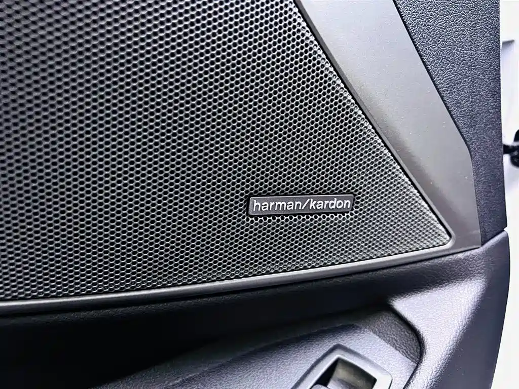 BMW 3 Series 2025 — фото 12